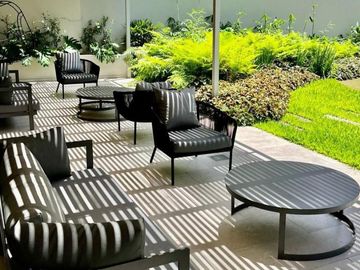 Espectacular departamento de 4 ambientes con dependencia y cochera doble!!