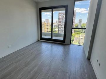 Espectacular departamento de 4 ambientes con dependencia y cochera doble!!