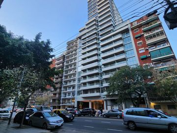 Espectacular departamento de 4 ambientes con dependencia y cochera doble!!