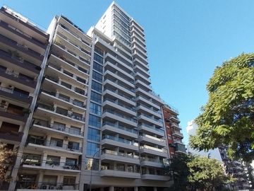 Espectacular departamento de 4 ambientes con dependencia y cochera doble!!