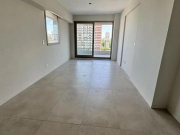 Espectacular departamento de 4 ambientes con dependencia y cochera doble!!