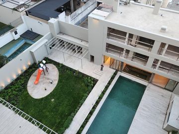 Espectacular departamento de 4 ambientes con dependencia y cochera doble!!
