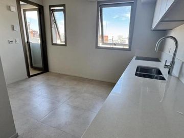 Espectacular departamento de 4 ambientes con dependencia y cochera doble!!