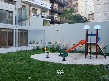 Espectacular departamento de 4 ambientes con dependencia y cochera doble!!