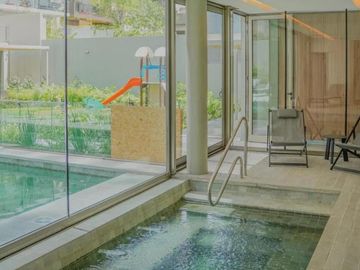 Espectacular departamento de 4 ambientes con dependencia y cochera doble!!