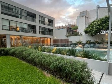 Espectacular departamento de 4 ambientes con dependencia y cochera doble!!