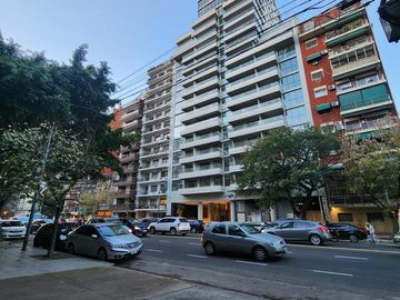 Espectacular departamento de 4 ambientes con dependencia y cochera doble!!