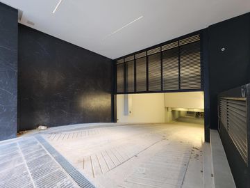 Espectacular departamento de 4 ambientes con dependencia y cochera doble!!
