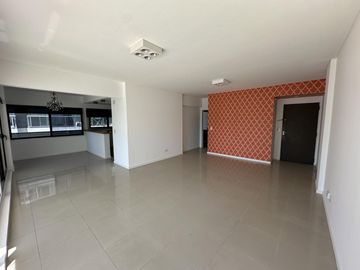 Departamento de tres dormitorios en  venta en Tigre Centro