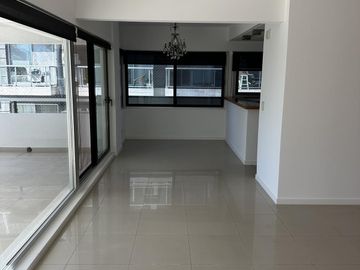 Departamento de tres dormitorios en  venta en Tigre Centro