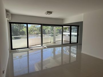 Departamento de tres dormitorios en  venta en Tigre Centro