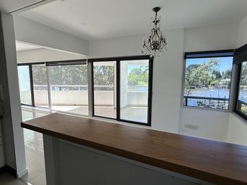 Departamento de tres dormitorios en  venta en Tigre Centro