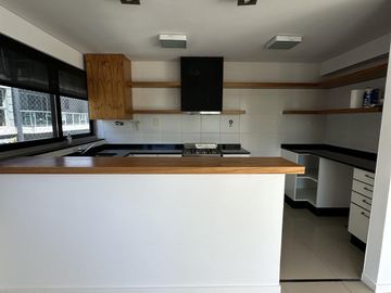 Departamento de tres dormitorios en  venta en Tigre Centro