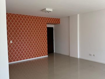 Departamento de tres dormitorios en  venta en Tigre Centro