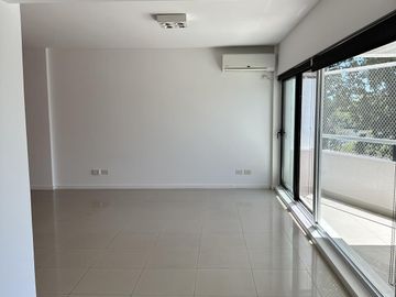 Departamento de tres dormitorios en  venta en Tigre Centro