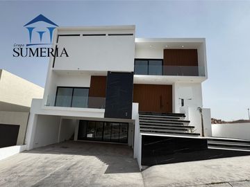PREVENTA DE PRECIOSA  Y MODERNA CASA EN DOMINION