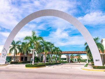 Casa en Venta en Residencial Entre Rios con Casa Club y Alberca.