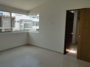 Casa en Venta en Residencial Entre Rios con Casa Club y Alberca.