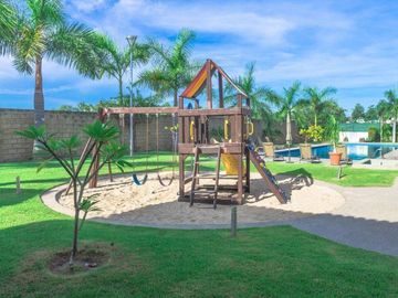 Casa en Venta en Residencial Entre Rios con Casa Club y Alberca.