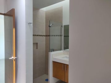 Casa en Venta en Residencial Entre Rios con Casa Club y Alberca.
