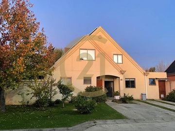 CASA EN VENTA  CONDOMINIO, AVDA ANDRÉS BELLO