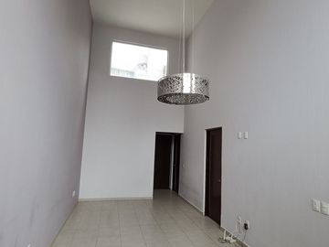Casa en Venta en Residencial Las Moras, de una planta con doble altura La Tijera