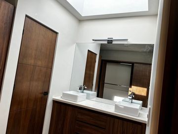 Venta Casa en Cantiles, Bosque Esmeralda