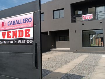 Dúplex en venta de 3 dormitorios c/ cochera en Los Perales