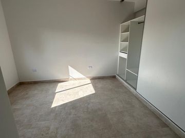 Dúplex en venta de 3 dormitorios c/ cochera en Los Perales