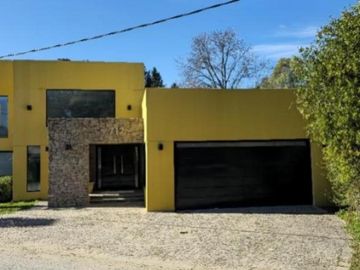 Casa quinta en venta - 5 Dormitorios 4 Baños - Cocheras - 1.600Mts2 - Ezeiza
