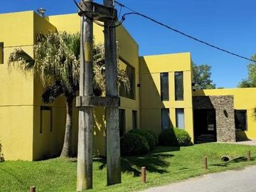 Casa quinta en venta - 5 Dormitorios 4 Baños - Cocheras - 1.600Mts2 - Ezeiza