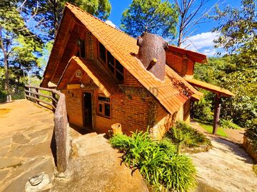 Cabaña en Mazamitla La Cofradía con vista al bosque ideal para inversión