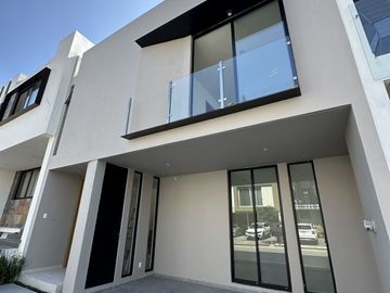 Hermosa casa en Punto Sur