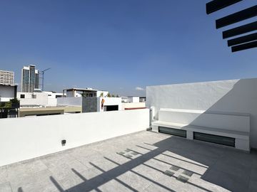 Hermosa casa en Punto Sur
