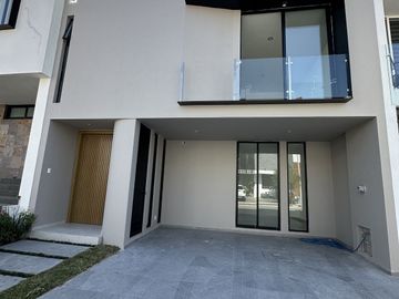 Hermosa casa en Punto Sur