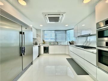 VENTA Apartamento en Castillogrande, Edificio Versailles