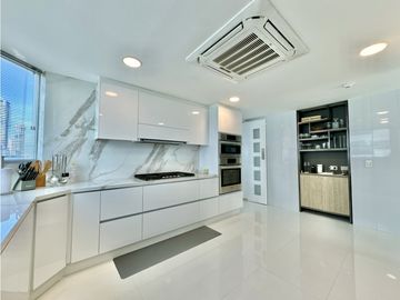 VENTA Apartamento en Castillogrande, Edificio Versailles
