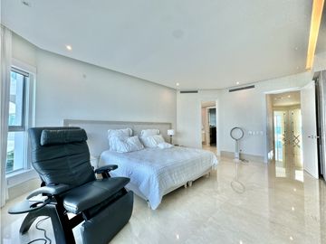 VENTA Apartamento en Castillogrande, Edificio Versailles