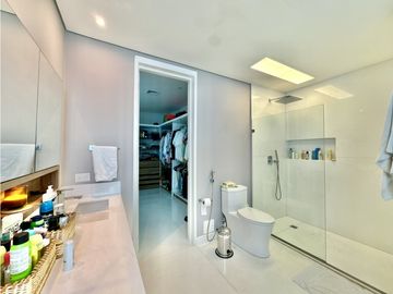 VENTA Apartamento en Castillogrande, Edificio Versailles