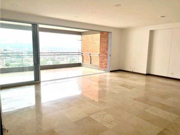 Vendo apartamento en el oeste  de cali barrio cristales 198 m²