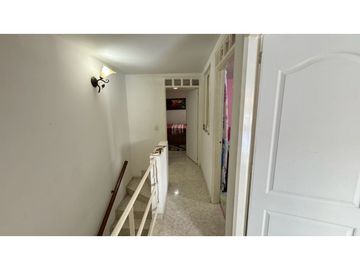 Casa de dos pisos en venta - permuta Barrio La Cosecha Palmira Valle