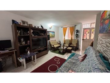 Casa de dos pisos en venta - permuta Barrio La Cosecha Palmira Valle