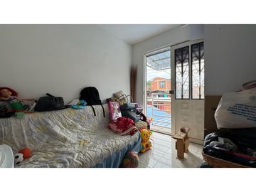 Casa de dos pisos en venta - permuta Barrio La Cosecha Palmira Valle