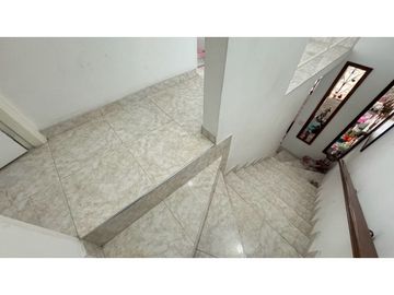 Casa de dos pisos en venta - permuta Barrio La Cosecha Palmira Valle