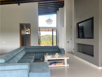 Casa de 310 m2 3 habit. unidad Monte sereno en el Retiro