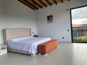 Casa de 310 m2 3 habit. unidad Monte sereno en el Retiro