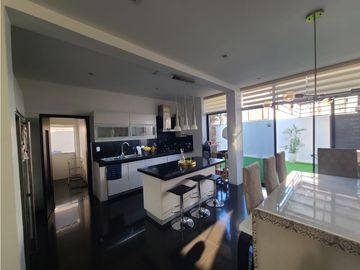 Casa en venta Urbanizacion Altos de Manta Beach.