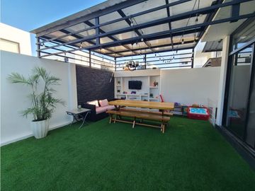 Casa en venta Urbanizacion Altos de Manta Beach.