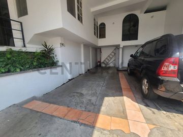 Venta Departamento en Condominio de Lomas de Urdesa