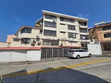Venta Departamento en Condominio de Lomas de Urdesa